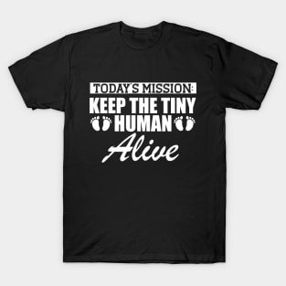 Pregnant - Today's Mission keep the tiny human alive w T-Shirt